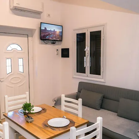 Anxhelo Villa